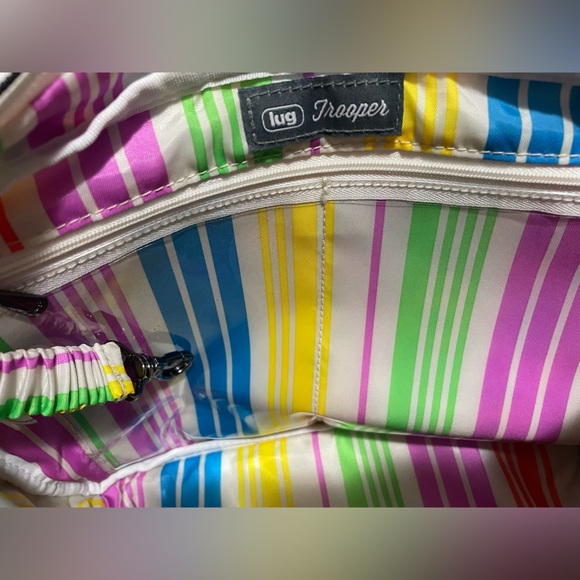 LUG: Trooper Crossbody - Picture 7 of 11